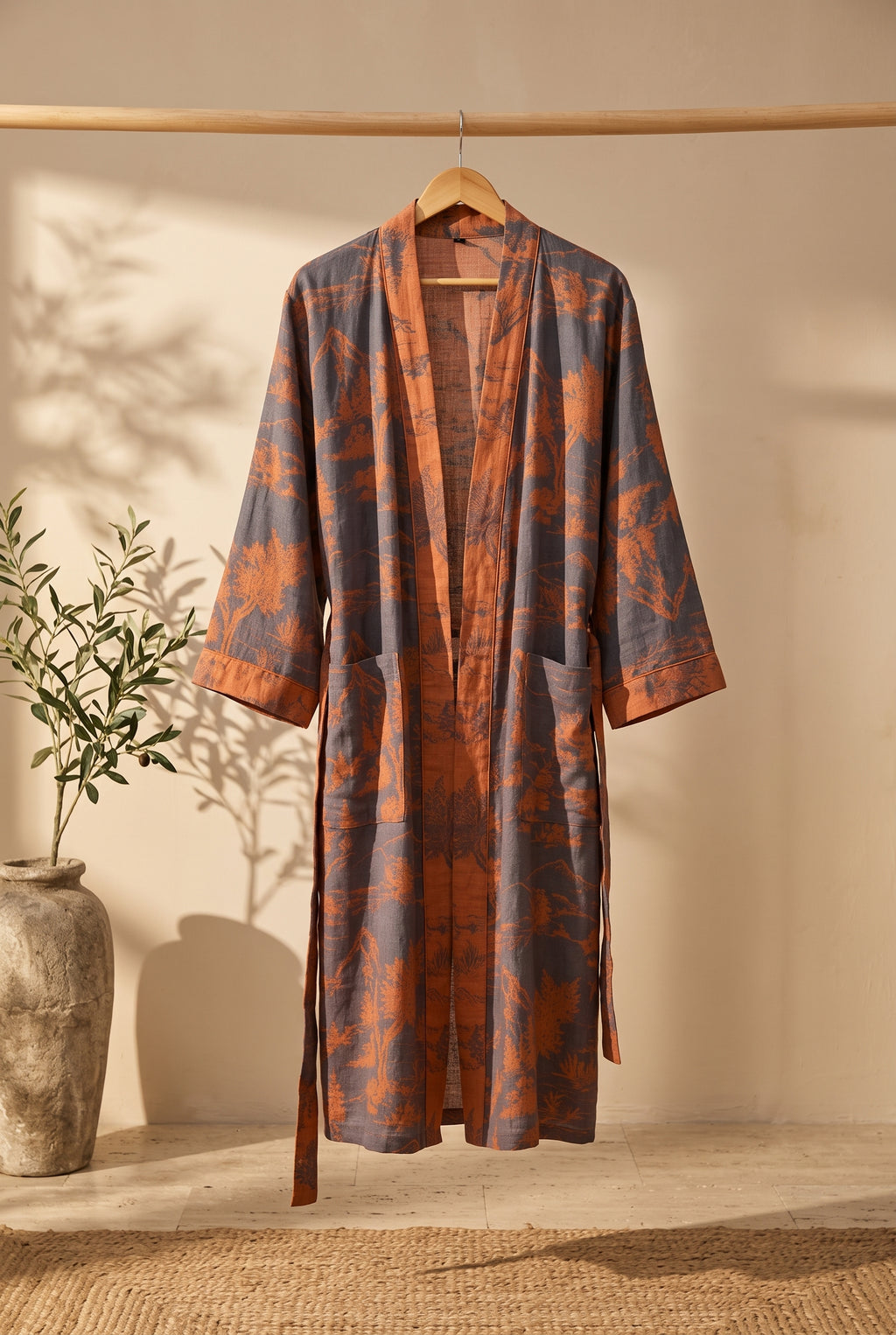 Kimono homme Kenji gris sur portant