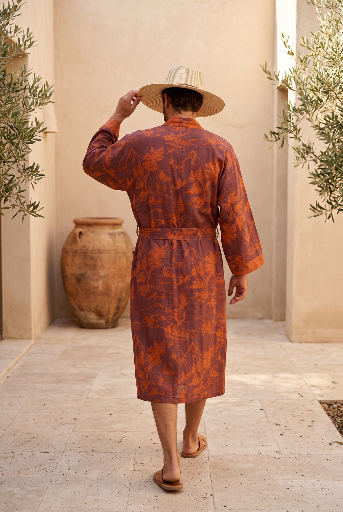 Kimono homme Kenji rouille porté